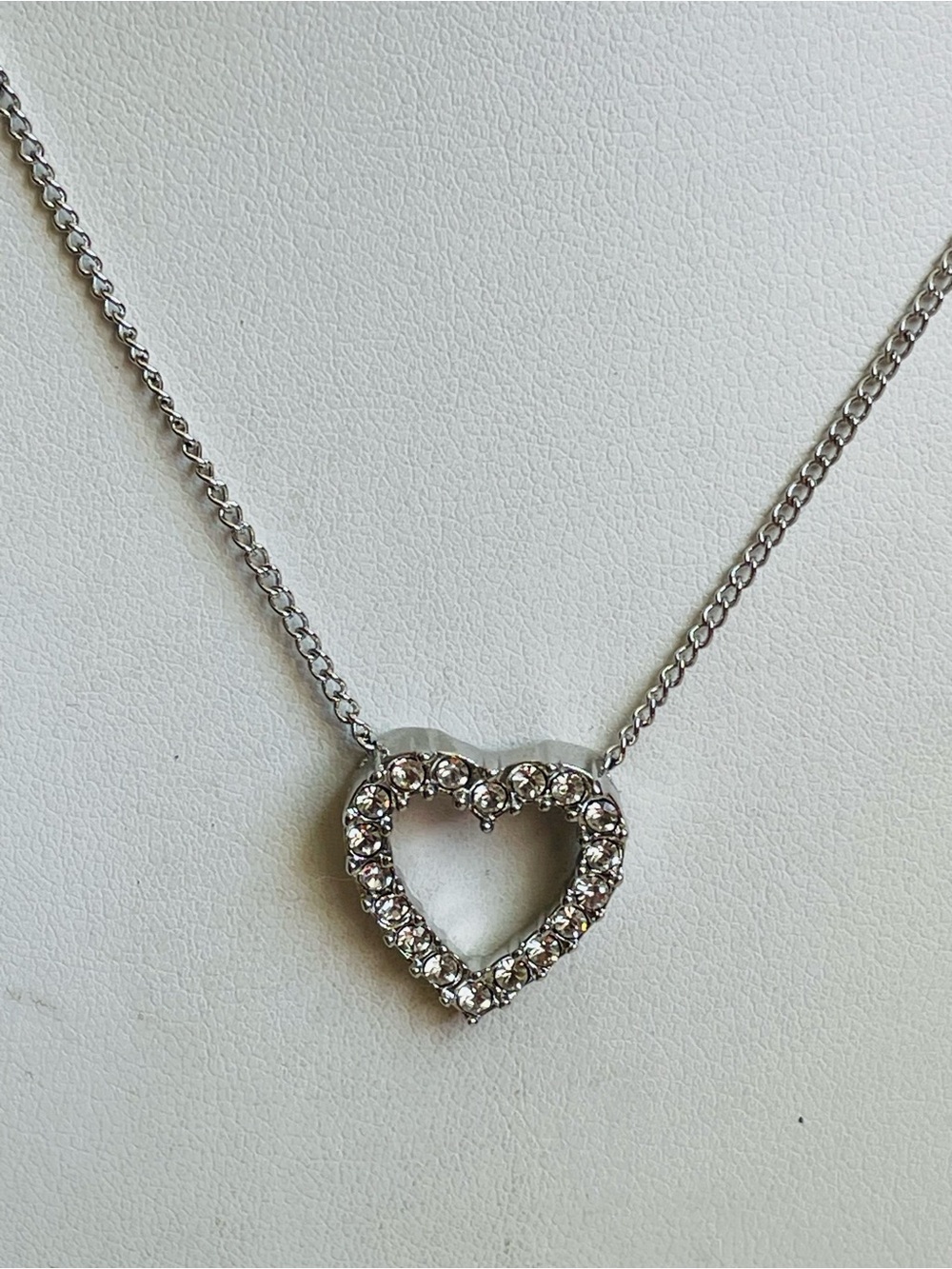 Sarah Coventry Crystal Heart Pendant Silver Tone Necklace 15" L